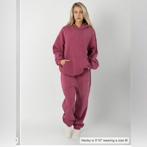 COMFRT SWEATSUIT